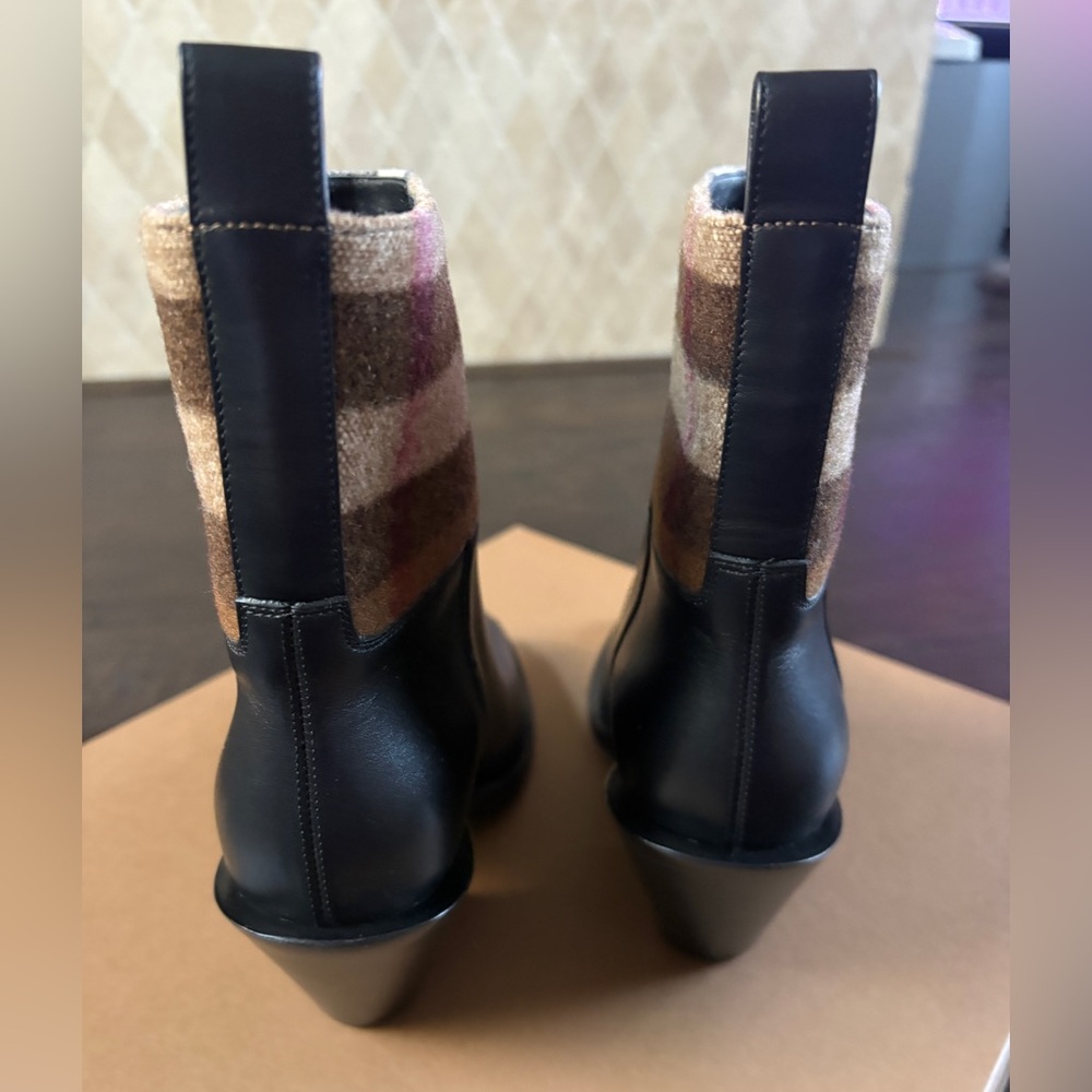 Burberry check paneled leather boots size 37.5 -new - Picture 3 of 8